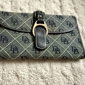 Women's Vintage Dooney & Bourke Signature Jacquard Trifold clutch/Wallet